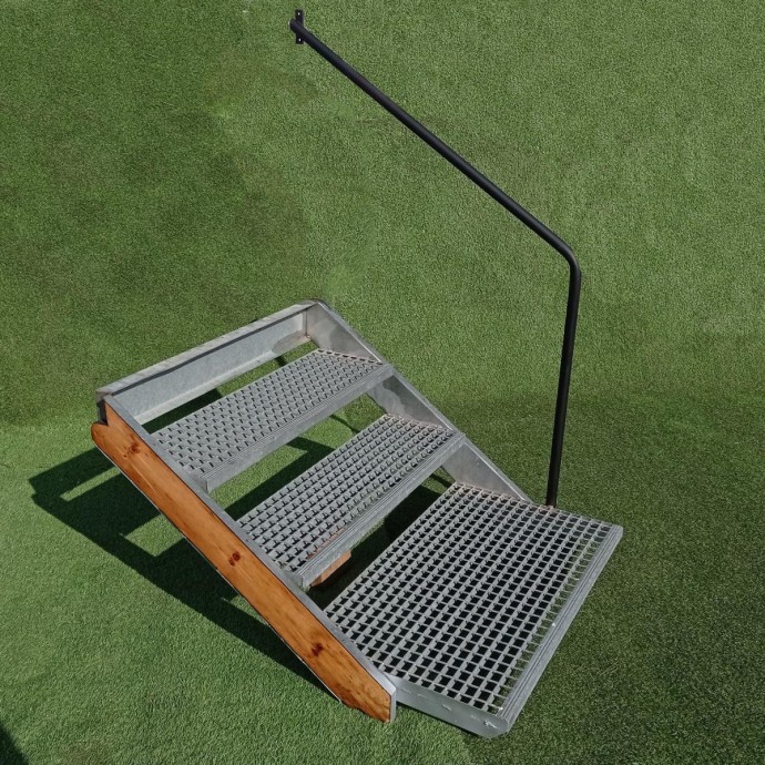 Escalera de mobilhome con barandilla para montaña - MundoMobilHome