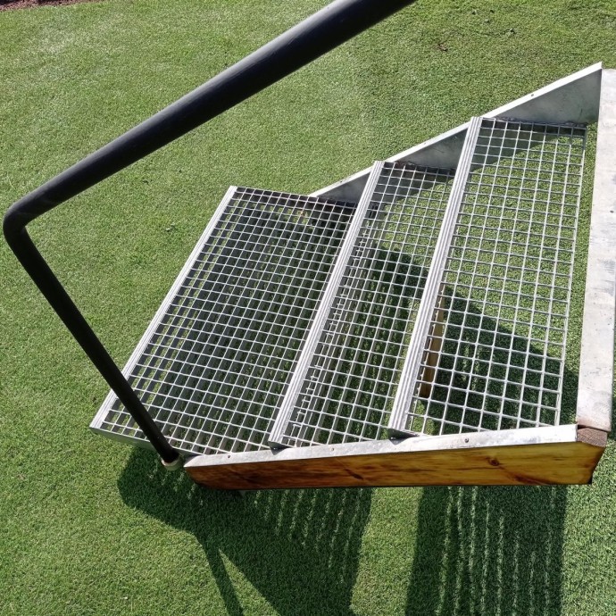 Escalera de mobilhome con barandilla para montaña - MundoMobilHome