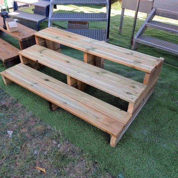 Escalera de madera exterior 3 peldaños - MundoMobilHome